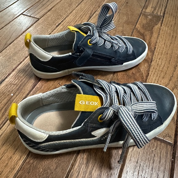 Lightly used Geox sneakers size 1US, blue yellow color - Picture 2 of 4